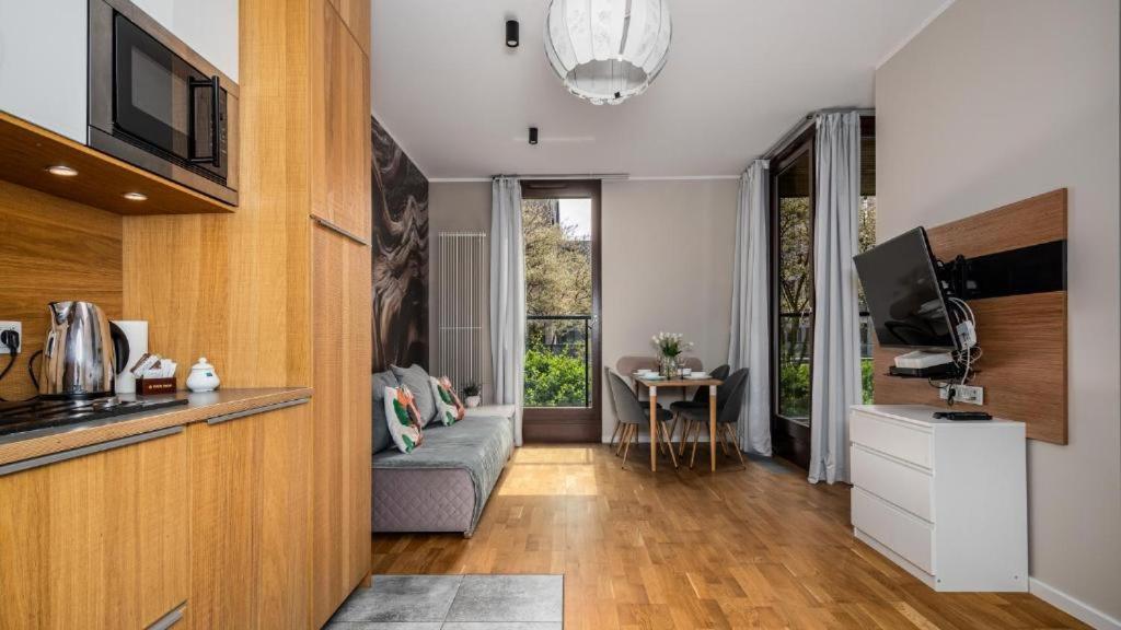 Deluxe Apartments Free Parking Варшава Экстерьер фото