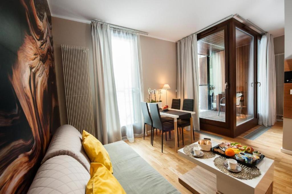 Deluxe Apartments Free Parking Варшава Экстерьер фото