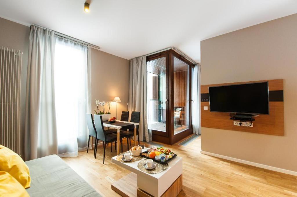 Deluxe Apartments Free Parking Варшава Экстерьер фото